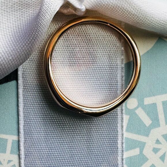 💛NEW Tiffany & Co Micro Signet Diamond Ring in 18k Rise Gold💛 - Picture 3 of 5